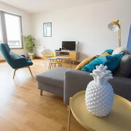Apartment In Front Of Cathederal ! *