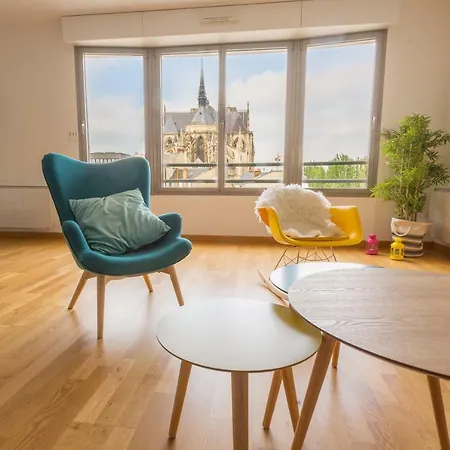 Apartment In Front Of Cathederal ! *