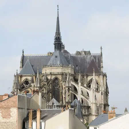 Apartment In Front Of Cathederal !